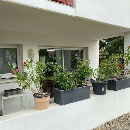 Centre, Commerces Et Nature A 5 Min A Pied Et Proche Thermes 아파트